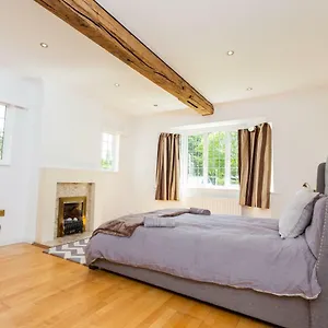 https://the-queen-edith-place-lovely-6bdr-home-in-secluded-area.cambridgehotelsuk.com